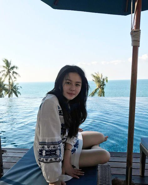 Con gái 15 tuổi của nữ hoàng phim 18+ bị săn đuổi vì quá xinh đẹp